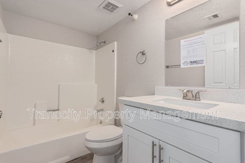 Scottsdale House: 8020 E Thomas Rd