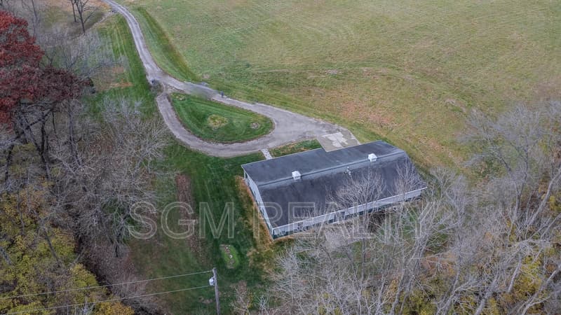 Belleville House: 3390 Wildview Way