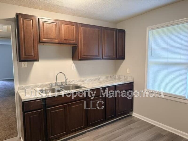 Memphis House: 432 West Peebles Road