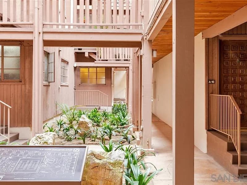 La Jolla Condo: 2622 Torrey Pines Rd