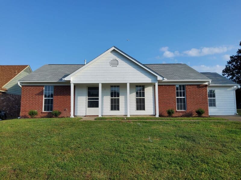 Southaven House: 7849 Mary Payton Dr