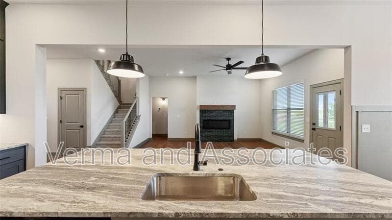 Centerton House: 1221 Mammoth St