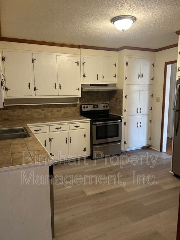 Rock Hill House: 1232 Melrose Drive