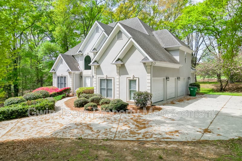 Duluth House: 9345 Riverclub Pkwy