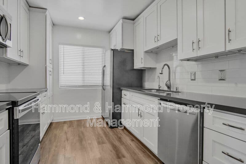 Sherman Oaks Condo: 12955 Riverside Dr.