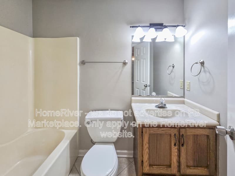 Indianapolis House: 11120 Bayridge Cir W