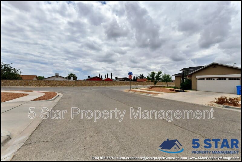 El Paso House: 872 Colbert Shapleigh Place !!