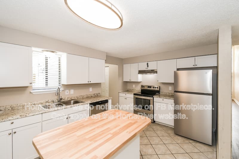 Jacksonville House: 3479 Docksider Dr S