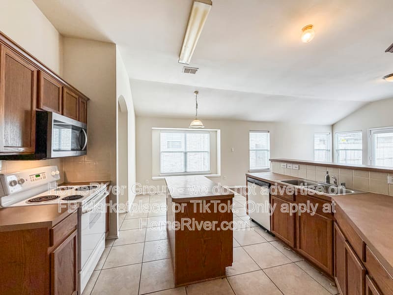 Anna House: 812 Sequoia Dr