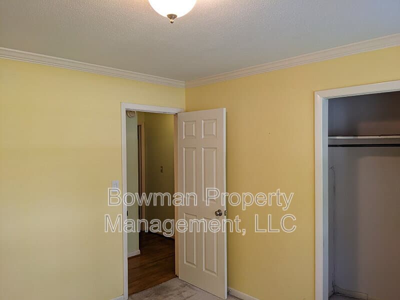 Athens House: 115 Davis Estates Rd