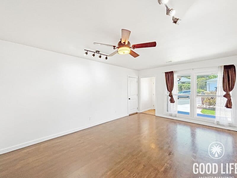 San Diego House: 2235 Midvale Dr