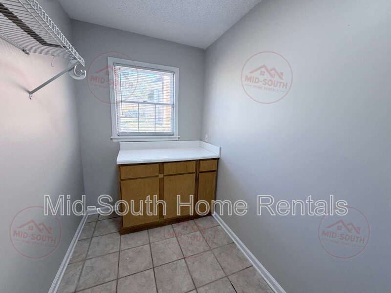 Cordova House: 8685 Sandy Hill Cove E.