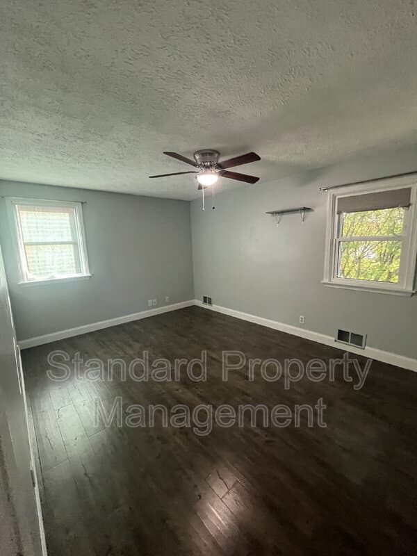 Rochester House: 43 Applewood Drive