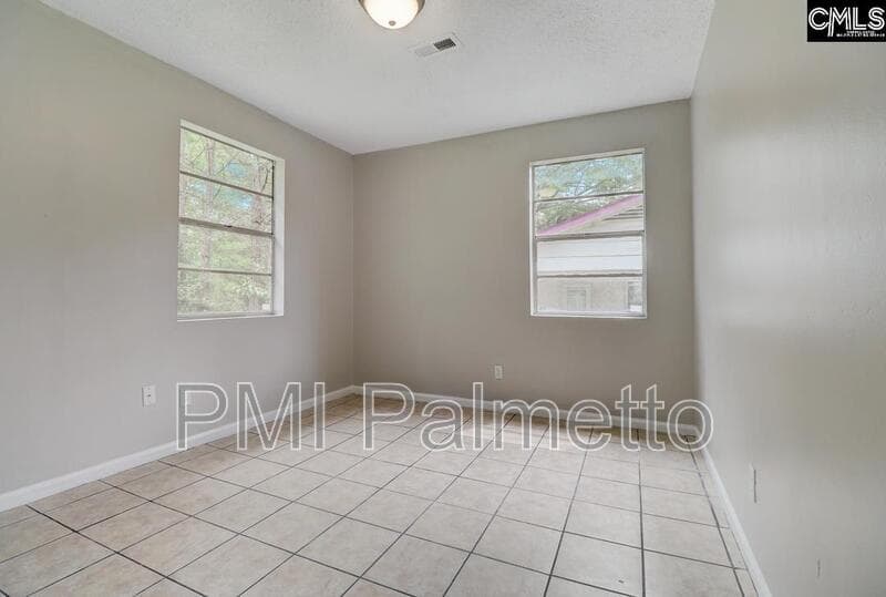Columbia House: 329 Saddlefield Rd