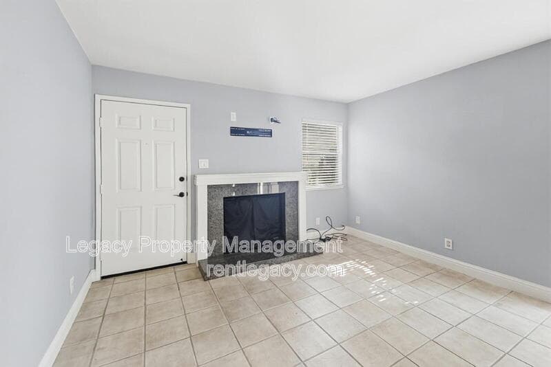 Sacramento Condo: 9101 Newhall Dr