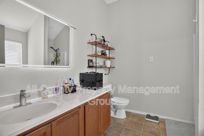 Fort Worth House: 6241 Trinity Creek