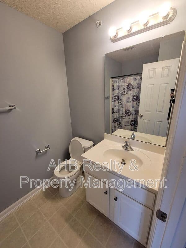 Burlington House: 3473-3C Forestdale Dr.
