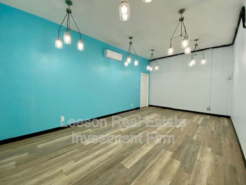Shreveport House: 218-228 North Market Street