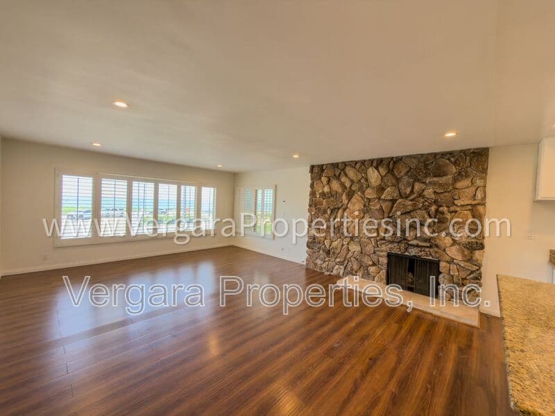 Redondo Beach Condo: 1806 Esplanade