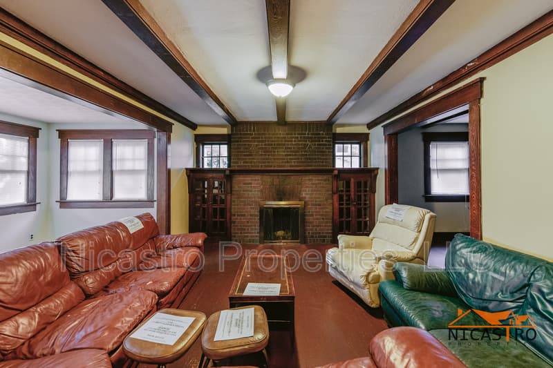 Columbus House: 2097 Summit Street