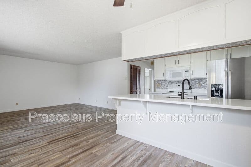 Imperial Beach House: 1292 Holly Ave