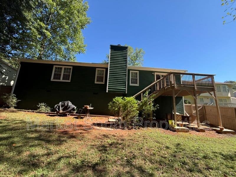 STONE MOUNTAIN House: 1239 AUTUMN HILL LANE