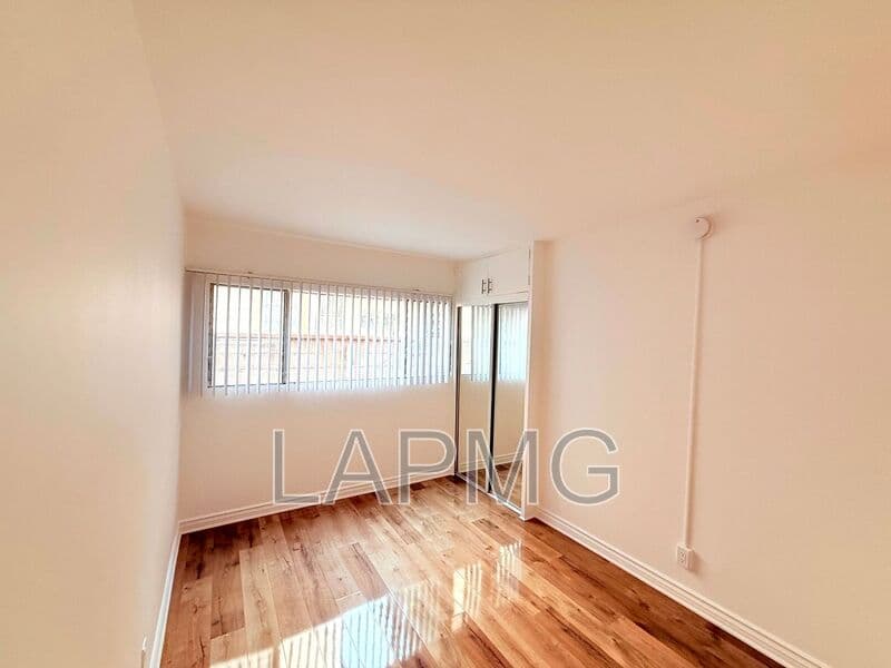 Los Angeles House: 1266 N Serrano