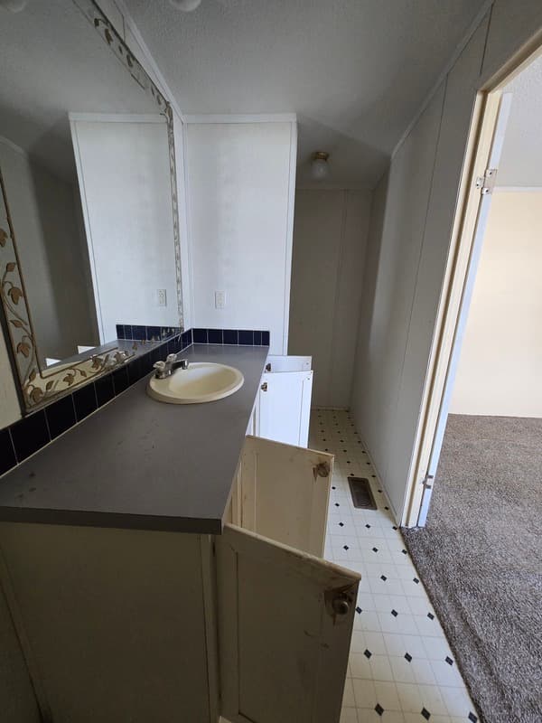 Fayetteville House: 2412 Cattail Cir
