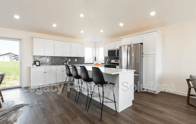 Bismarck House: 2108 Monarch Ave