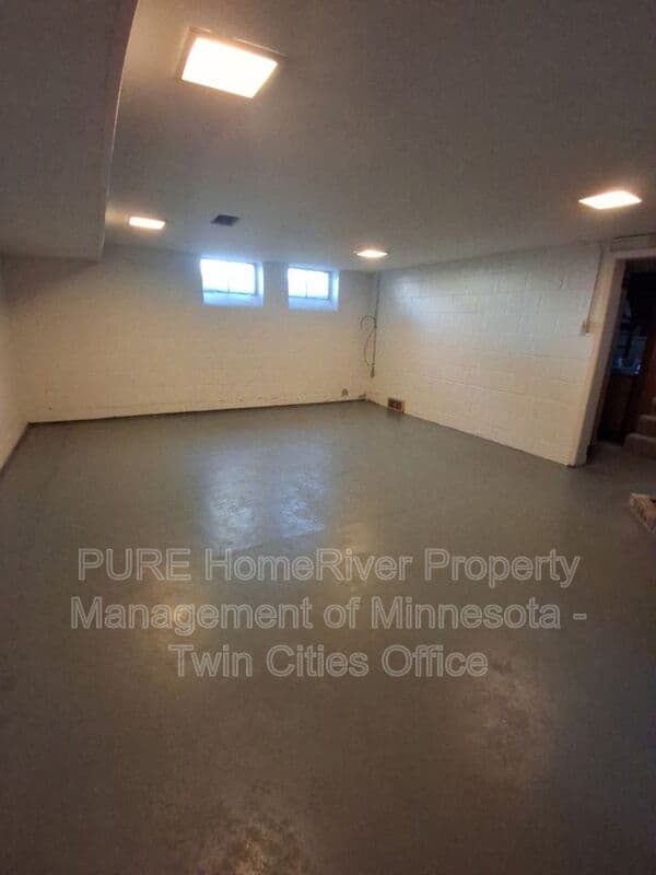 Hugo Condo: 5557 146th St N