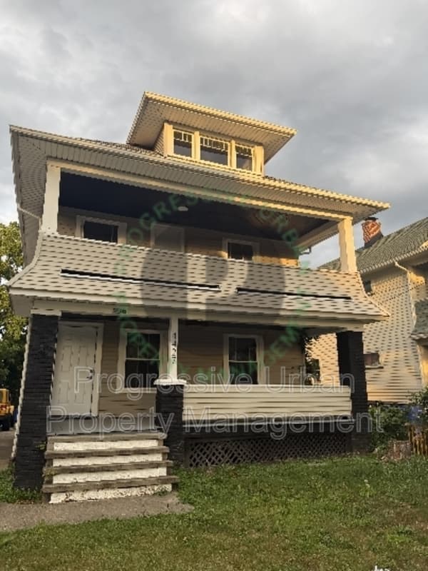 Cleveland Condo: 4427 West 49th Street - Upstairs