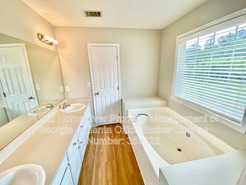 Winder House: 303 Anchors Way