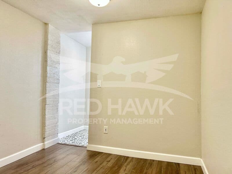 Chandler House: 281 S California St