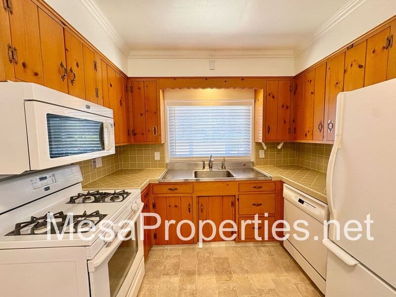 La Verne House: 2704 Park Ave