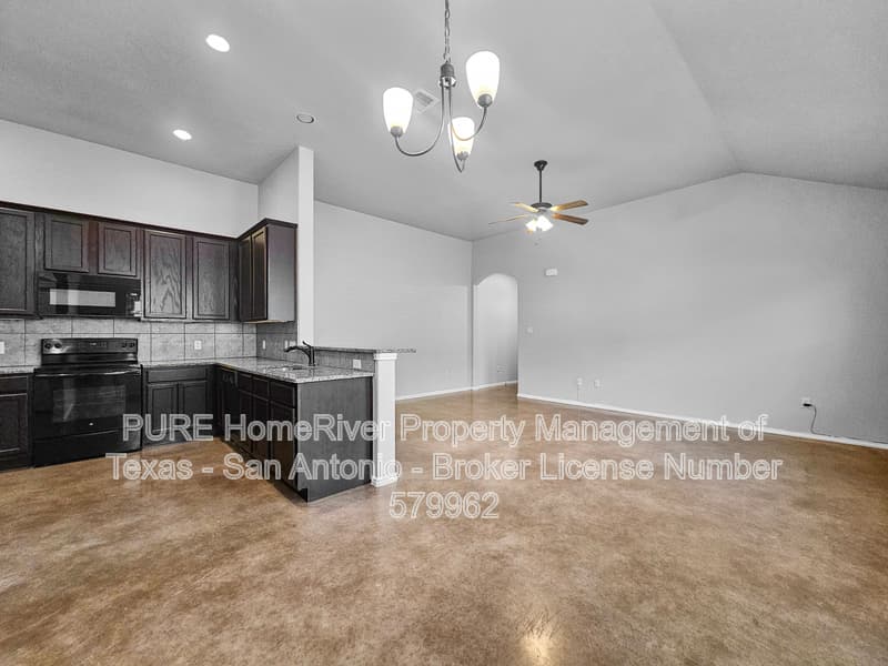 New Braunfels House: 128 Joanne Cv