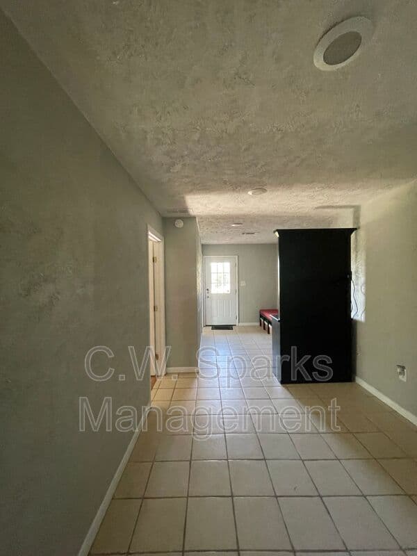 Rockwall House: 3494 N Stodghill Rd
