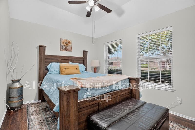 Fort Worth House: 6241 Trinity Creek