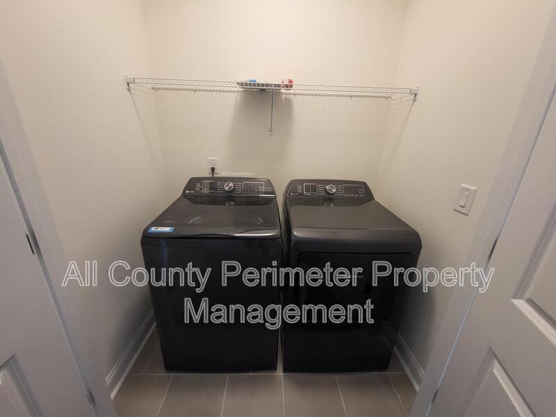 Cumming House: 137 Birch Tree Way
