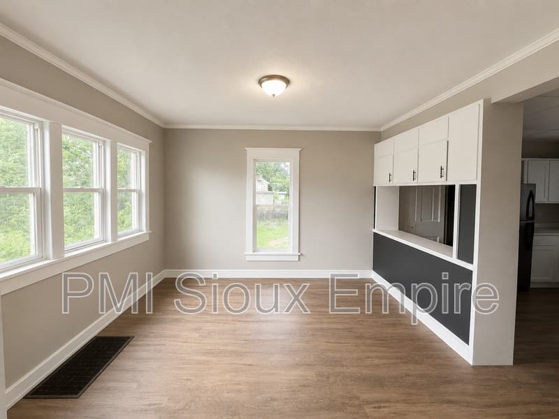 Sioux Falls House: 918 w 10th st
