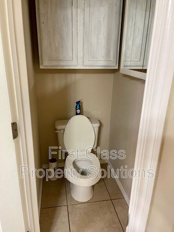 Moore House: 917 Renita Way