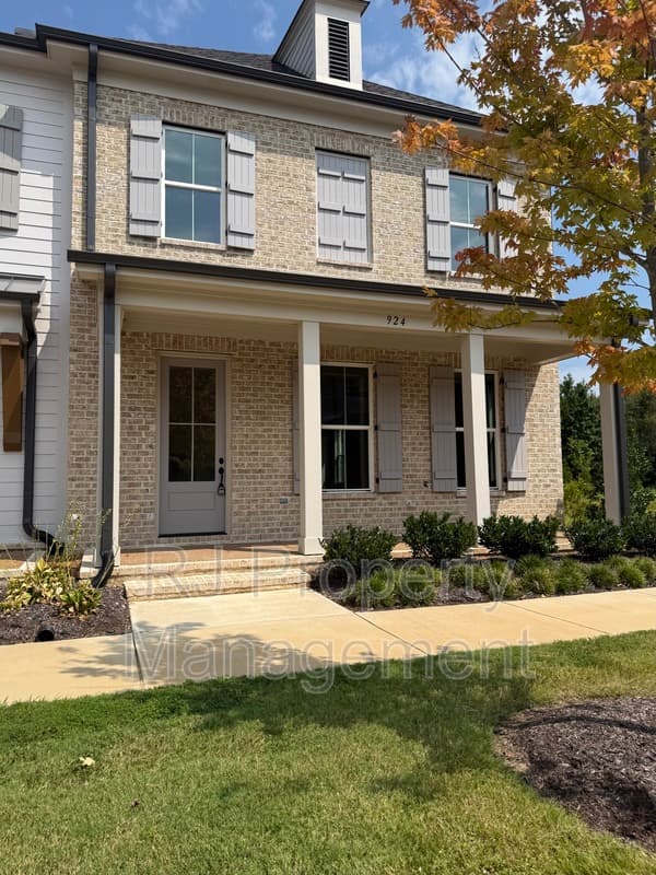 Collierville Townhome: 924 Aldwick Dr