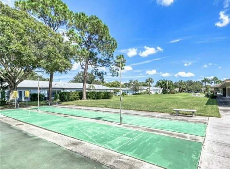 Seminole Condo: 8300 Bardmoor Boulevard - 210