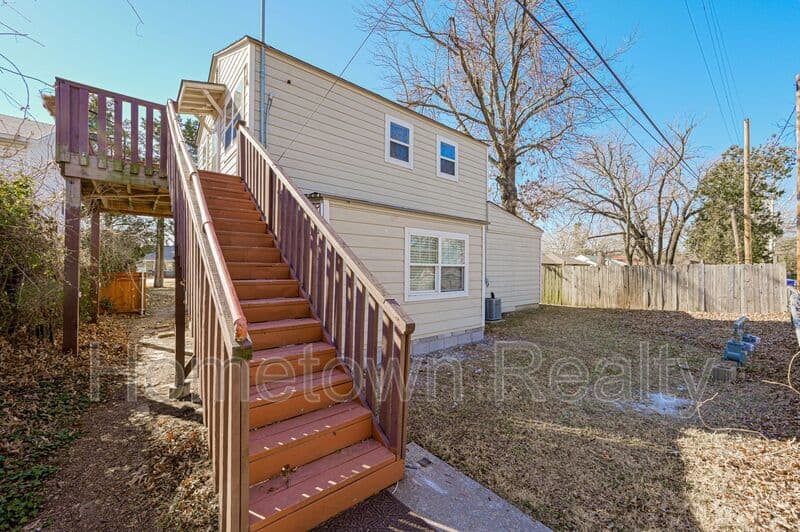 Norman House: 1127.5 W Eufaula Street