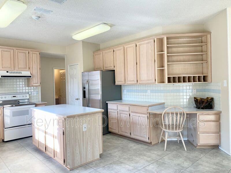 Plano House: 2320 Kittyhawk Drive