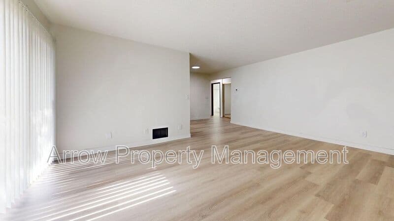Bismarck House: 201 E Arbor-102E