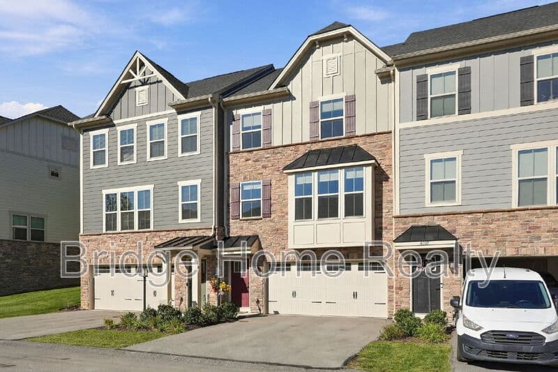 Jeannette House: 6003 Lampl Lane