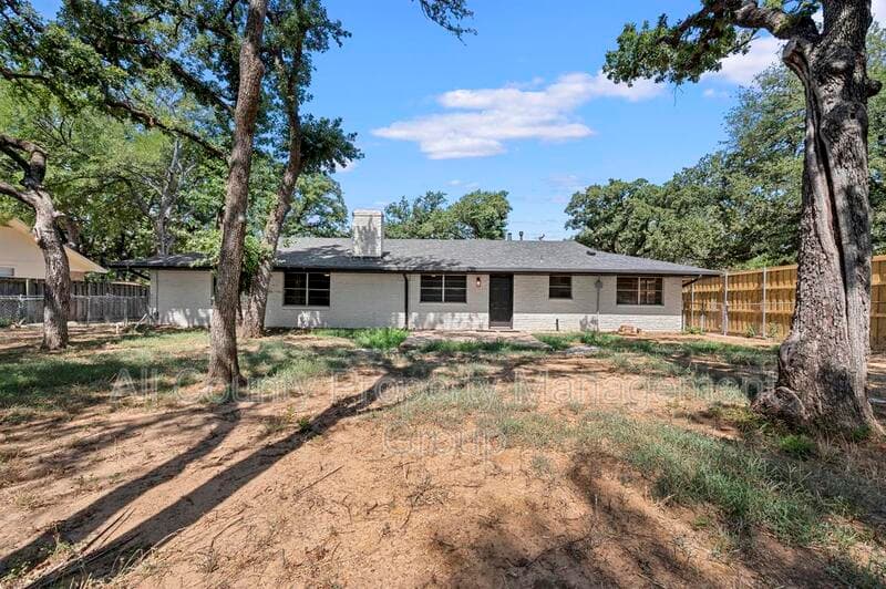 Hurst House: 1444 Cimarron Trail