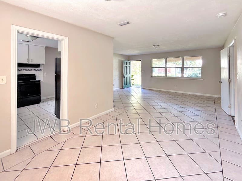 Jacksonville House: 4737 Sprite Rd