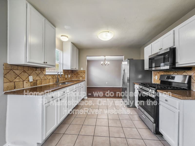 Houston House: 14007 Marners Ct