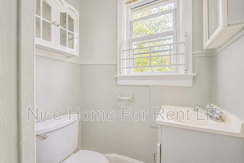 Mount Holly Condo: 112 Garden St, #2